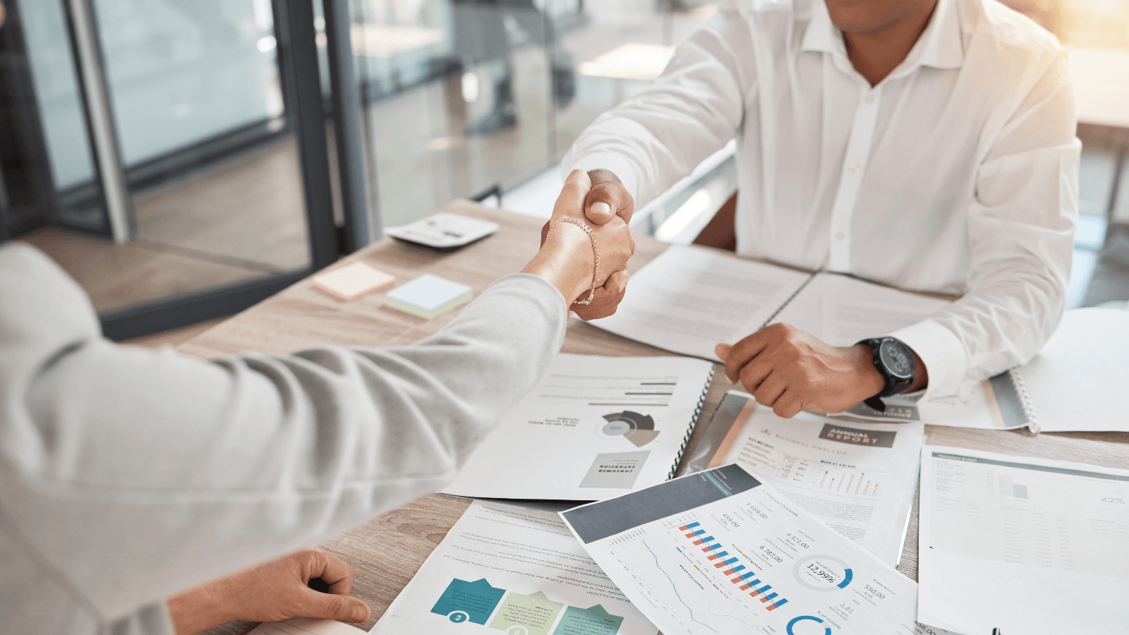 B2B deal being closed between two business men